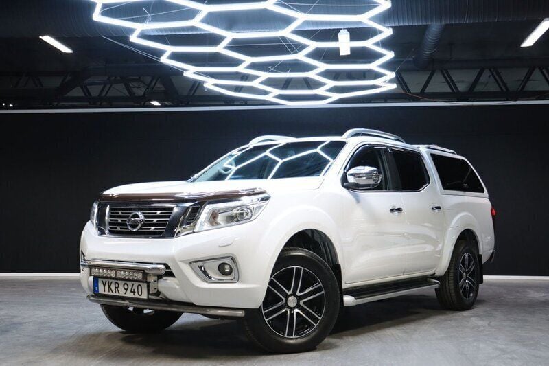 Vit Begagnad 2017 Nissan Navara 360º Pickup | 169 900 kr (Marknadspris) - Bild 1/4