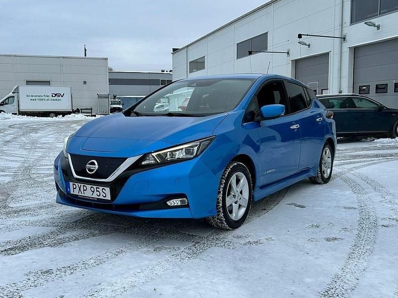 Blå metallic Begagnad 2019 Nissan Leaf N-Connecta Halvkombi | 128 900 kr (Marknadspris) - Bild 1/4