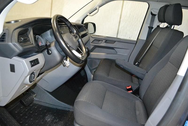 Begagnad VW Caravelle 150 HK (110 kW) 2023 Grå Minibuss