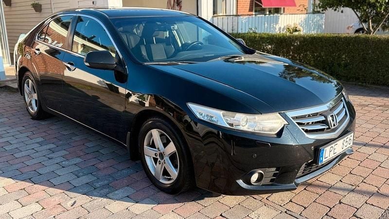 Svart Begagnad 2012 Honda Accord Elegance Sedan | 64 500 kr (Marknadspris) - Bild 1/4
