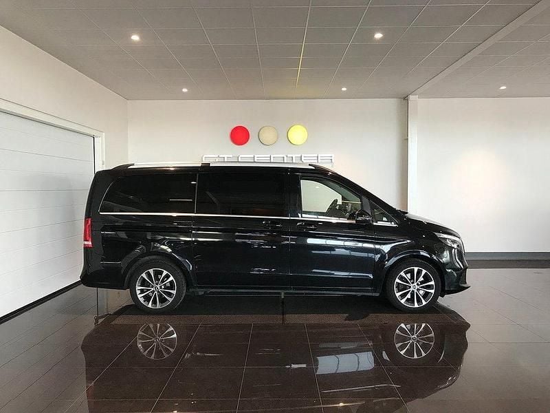 Svart Begagnad 2019 Mercedes V250 Avantgarde Minibuss | 449 000 kr (Bra pris) - Bild 1/4