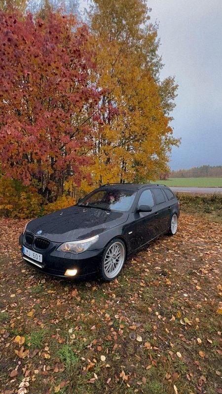 Svart Begagnad 2009 BMW 520 Kombi | 45 000 kr (Bra pris) - Bild 1/4