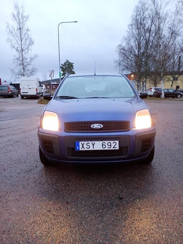 Begagnad 2006 Ford Fusion Halvkombi | 23 900 kr (Marknadspris) - Bild 1/4