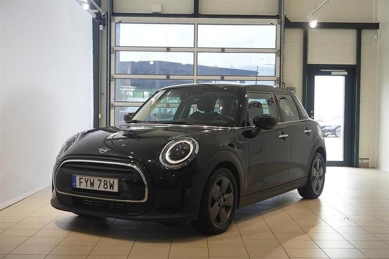 Svart Begagnad 2021 Mini Cooper Halvkombi | 229 500 kr (Lite dyr) - Bild 1/4