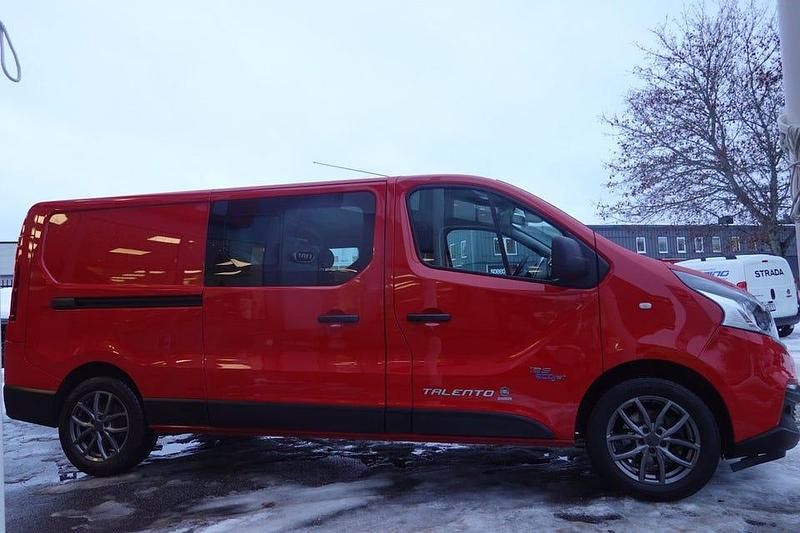 Begagnad Fiat Talento 126 HK (92 kW) 2017 Röd Minibuss