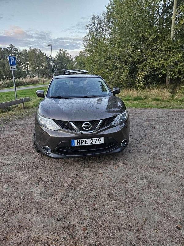 Brun Begagnad 2014 Nissan Qashqai SUV | 87 000 kr (Bra pris) - Bild 1/4