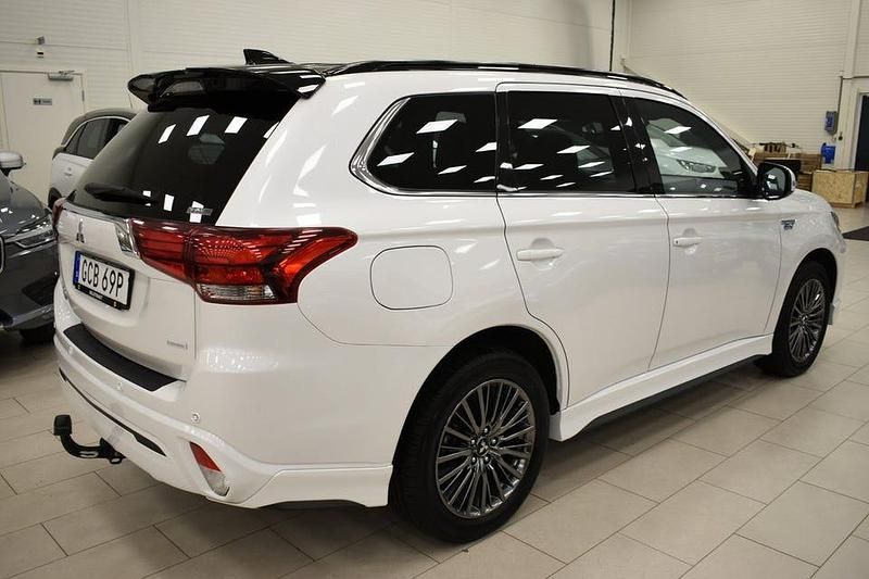 Begagnad Mitsubishi Outlander 135 HK (99 kW) 2020 Vit SUV
