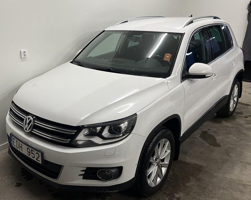 Begagnad VW Tiguan Sportline 140 HK (102 kW) 2012 Vit SUV