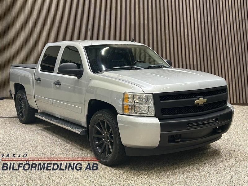 Silver (silvermetallic) Begagnad 2011 Chevrolet Silverado Van | 229 000 kr - Bild 1/4