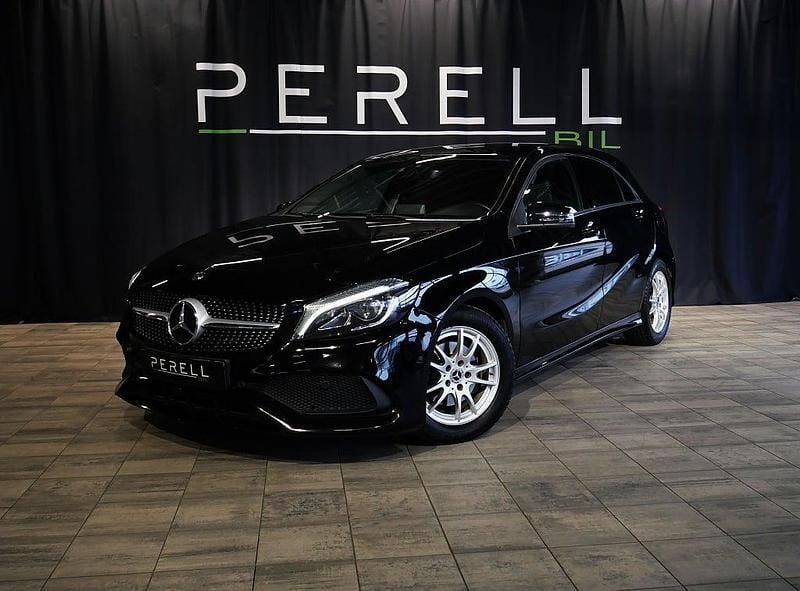 Svart Begagnad 2017 Mercedes A180 Style Halvkombi | 154 900 kr (Marknadspris) - Bild 1/4