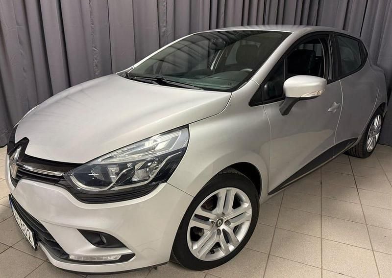 Silver Begagnad 2017 Renault Clio IV Zen Halvkombi | 99 900 kr (Marknadspris) - Bild 1/4