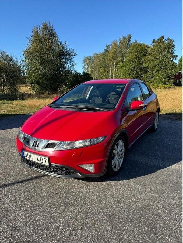 Röd Begagnad 2010 Honda Civic Sport Halvkombi | 65 000 kr (Marknadspris) - Bild 1/4