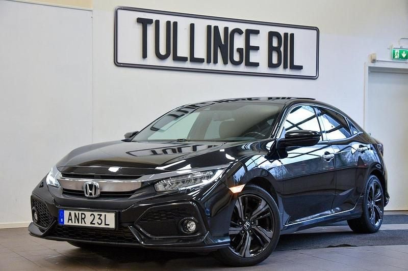 Svart Begagnad 2019 Honda Civic Prestige Halvkombi | 229 900 kr (Marknadspris) - Bild 1/4