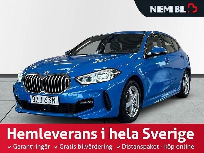 Blå Begagnad 2020 BMW 118 M Sport Halvkombi | 249 900 kr (Lite dyr) - Bild 1/3
