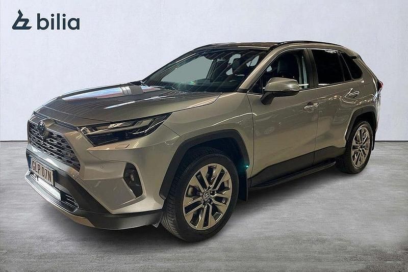 Silver Begagnad 2022 Toyota RAV4 Hybrid Executive SUV | 409 900 kr (Marknadspris) - Bild 1/4