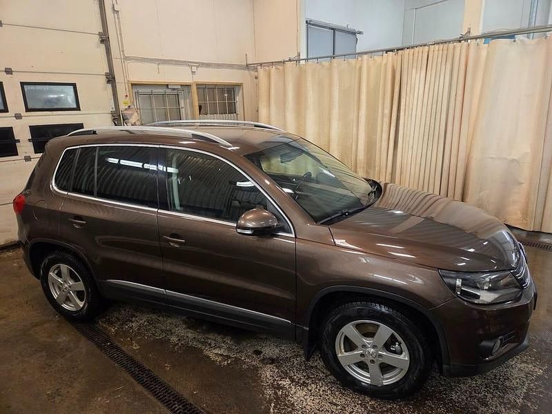 Begagnad VW Tiguan 160 HK (117 kW) 2012 Brun SUV