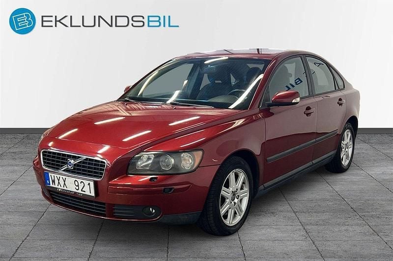 Röd Begagnad 2005 Volvo S40 Kinetic Sedan | 59 900 kr (Marknadspris) - Bild 1/4