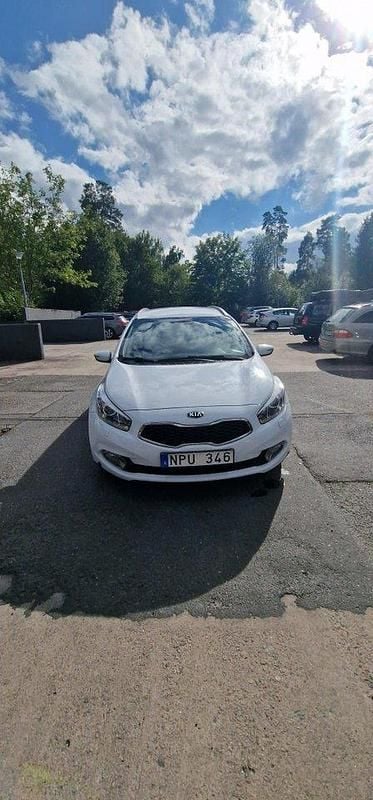 Vit Begagnad 2013 Kia Ceed Sportswagon Kombi | 62 000 kr (Marknadspris) - Bild 1/4