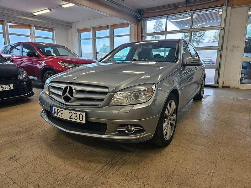 Grå Begagnad 2008 Mercedes C180 Avantgarde Sedan | 69 900 kr (Marknadspris) - Bild 1/4