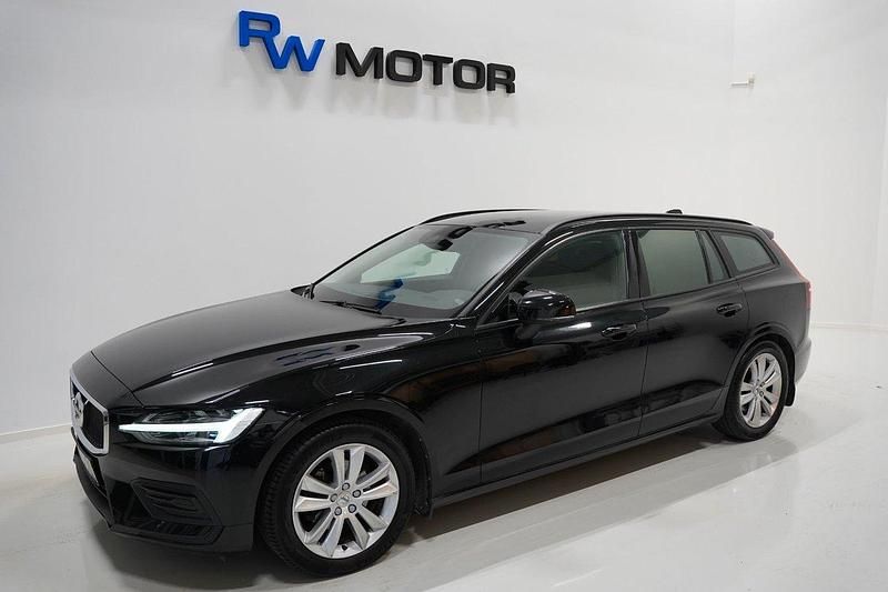 Svart Begagnad 2018 Volvo V60 Momentum Kombi | 188 900 kr (Lite dyr) - Bild 1/4