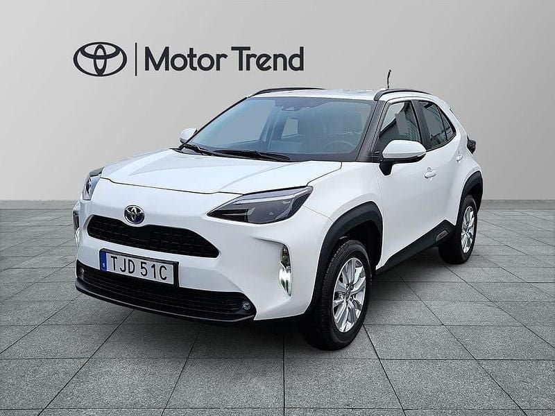 Vit Begagnad 2022 Toyota Yaris Hybrid Active | 259 500 kr (Marknadspris) - Bild 1/3