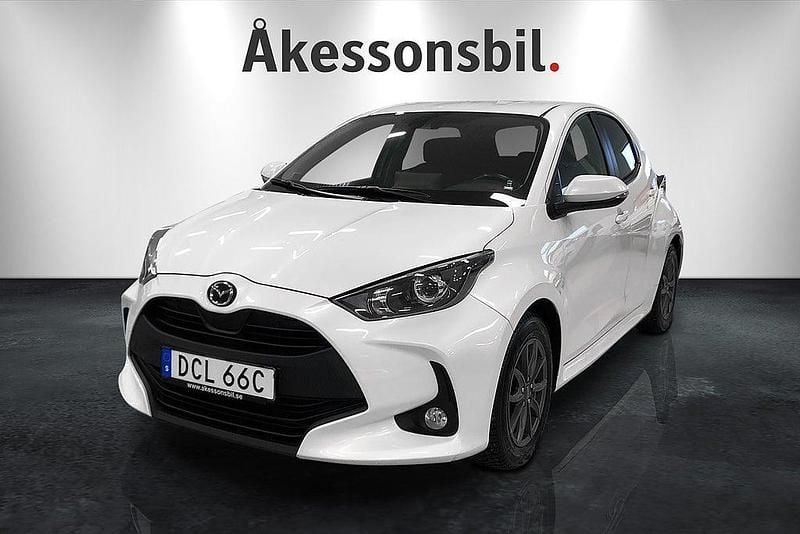 Vit Begagnad 2022 Mazda 2 Halvkombi | 189 000 kr (Lite dyr) - Bild 1/4