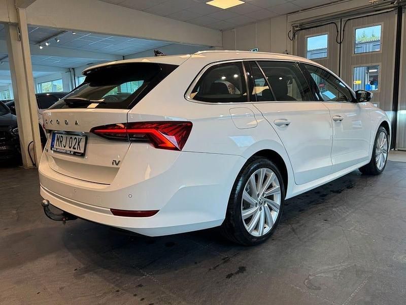 Begagnad Skoda Octavia Style 204 HK (150 kW) 2021 Vit Kombi