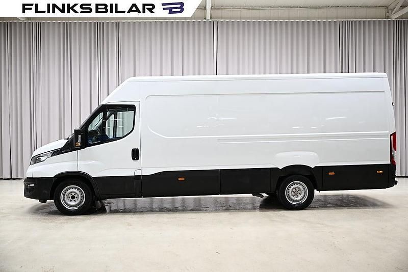 Vit Begagnad 2023 Iveco Daily Van | 398 750 kr (Marknadspris) - Bild 1/4