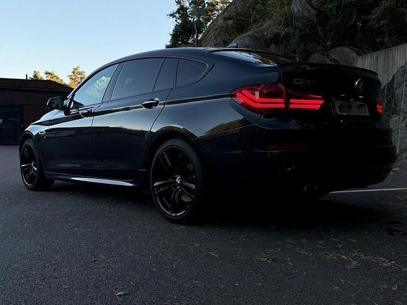 Begagnad 2015 BMW 530 Gran Turismo M Sport Kombi | 169 900 kr - Bild 1/4