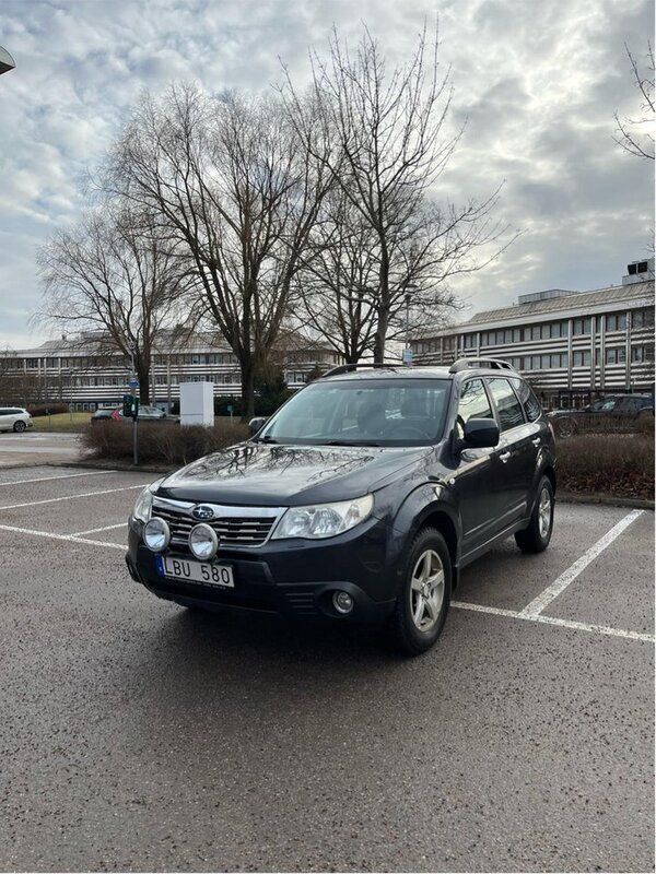 Grå Begagnad 2010 Subaru Forester SUV | 69 000 kr (Marknadspris) - Bild 1/4