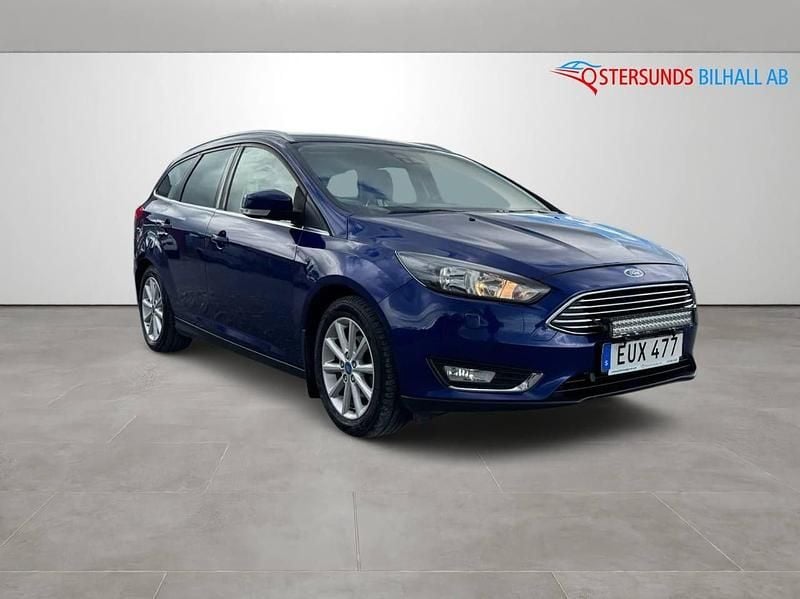 Blå Begagnad 2015 Ford Focus Titanium Kombi | 89 900 kr (Lite dyr) - Bild 1/4