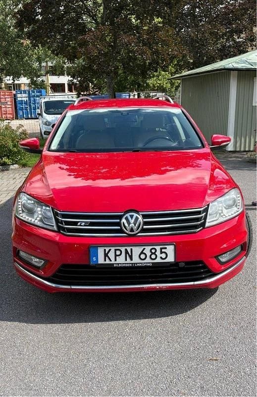 Röd Begagnad 2013 VW Passat Kombi | 80 000 kr (Marknadspris) - Bild 1/4