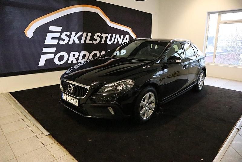 Svart Begagnad 2017 Volvo V40 Halvkombi | 219 900 kr (Dyr) - Bild 1/4