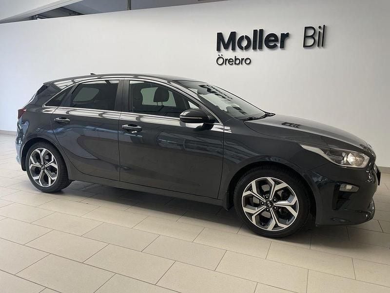 Grå (blå) Begagnad 2019 Kia Ceed Kombi | 160 000 kr (Bra pris) - Bild 1/4