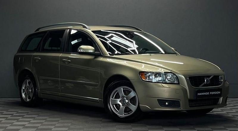 Begagnad Volvo V50 Momentum 126 HK (92 kW) 2008 Grön Kombi