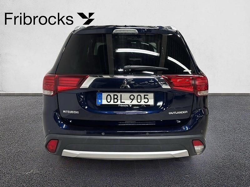 Begagnad Mitsubishi Outlander 150 HK (110 kW) 2016 Blå SUV