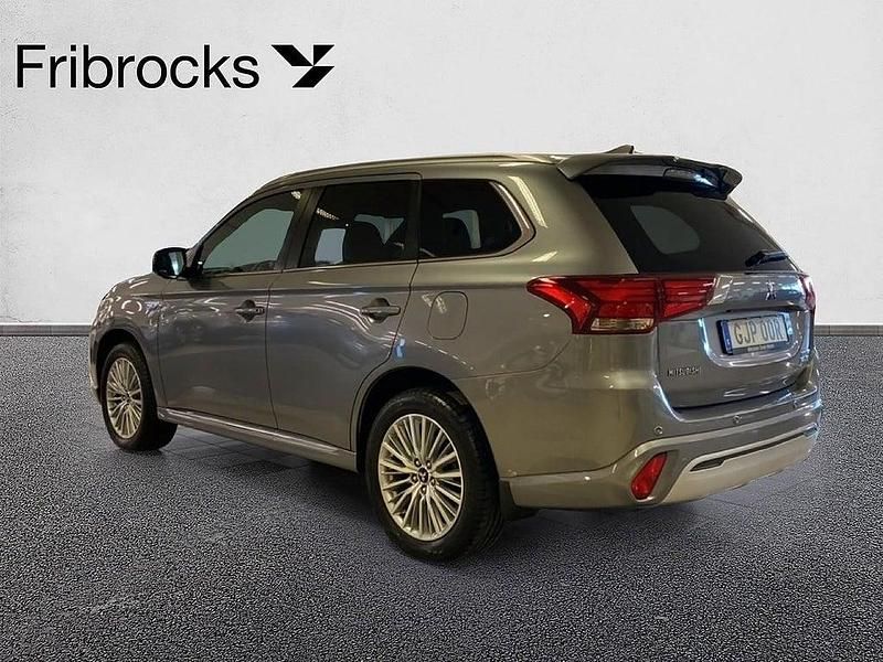 Begagnad Mitsubishi Outlander 224 HK (164 kW) 2019 Grå SUV