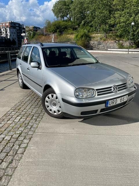 Silver Begagnad 2004 VW Golf IV Basis Kombi | 29 000 kr (Marknadspris) - Bild 1/4
