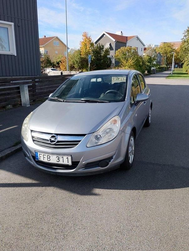 Grå Begagnad 2008 Opel Corsa Enjoy Halvkombi | 25 000 kr (Marknadspris) - Bild 1/4