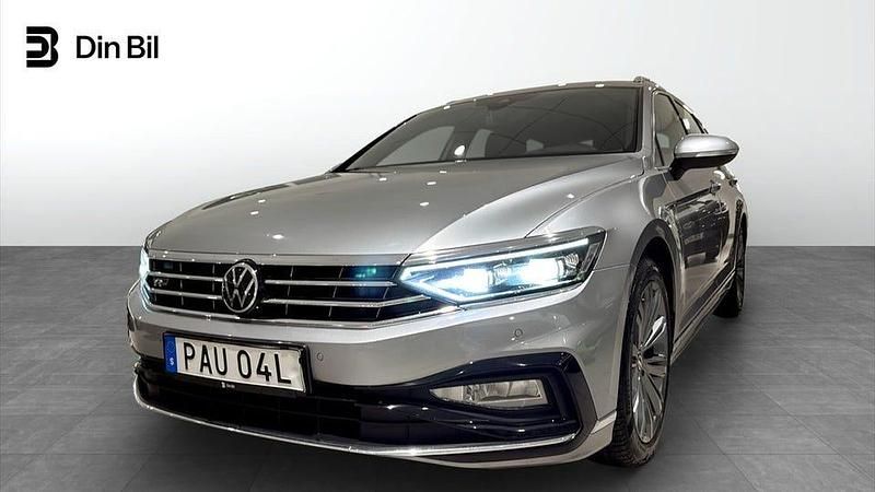 Silver Begagnad 2022 VW Passat Executive Kombi | 329 900 kr (Lite dyr) - Bild 1/4