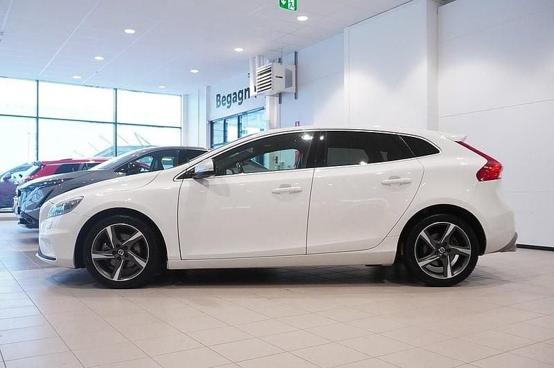 Begagnad Volvo V40 R-Design 150 HK (110 kW) 2013 Vit Halvkombi