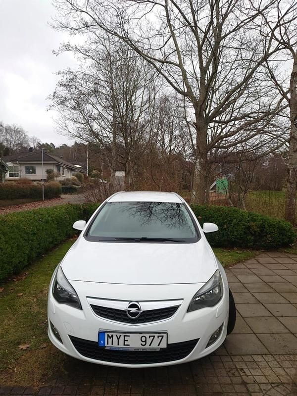 Begagnad 2012 Opel Astra Kombi | 42 000 kr (Marknadspris) - Bild 1/4