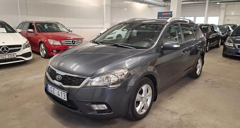 Grå Begagnad 2011 Kia Ceed Sportswagon Kombi | 59 999 kr (Bra pris) - Bild 1/4