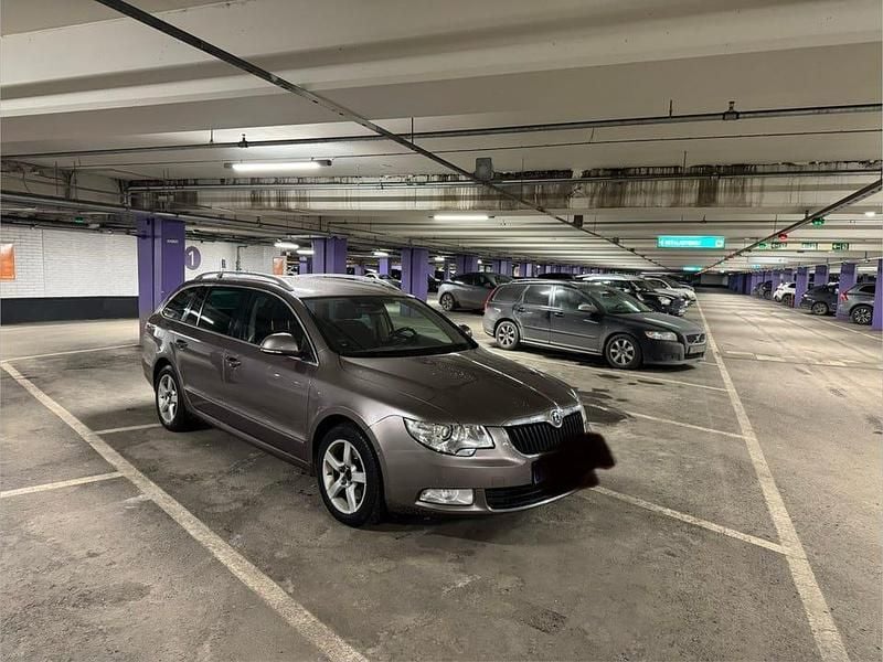 Begagnad Skoda Superb 200 HK (147 kW) 2012 Kombi