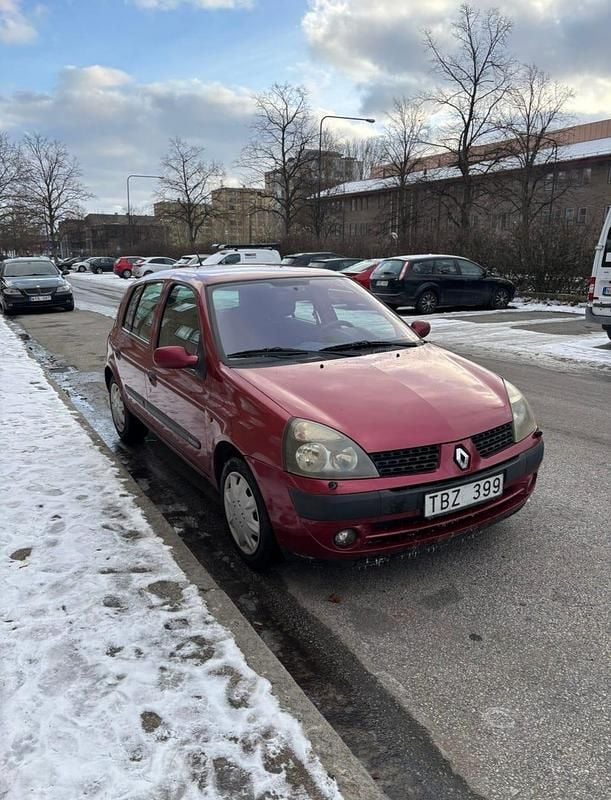 Begagnad 2002 Renault Clio II Halvkombi | 10 000 kr (Bra pris) - Bild 1/4