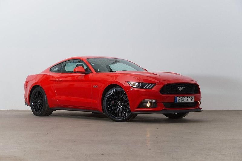 Röd Begagnad 2016 Ford Mustang GT Sportkupé | 379 000 kr (Marknadspris) - Bild 1/4