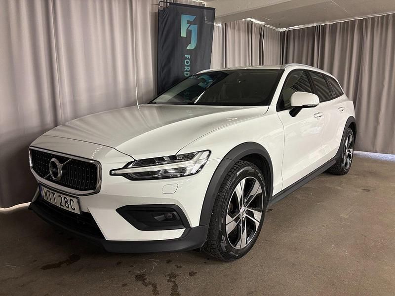 Vit Begagnad 2021 Volvo V60 CC Kombi | 279 900 kr (Bra pris) - Bild 1/4