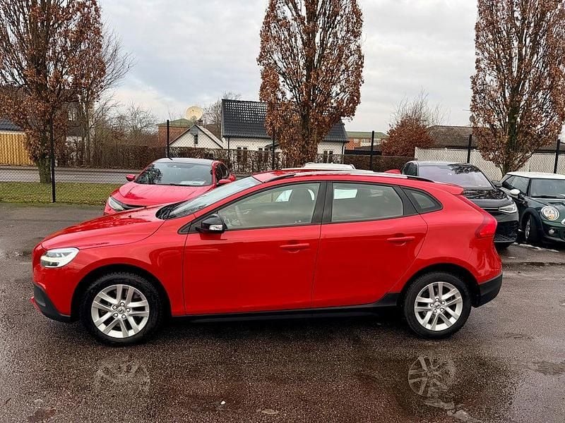 Begagnad Volvo V40 120 HK (88 kW) 2017 Röd Halvkombi