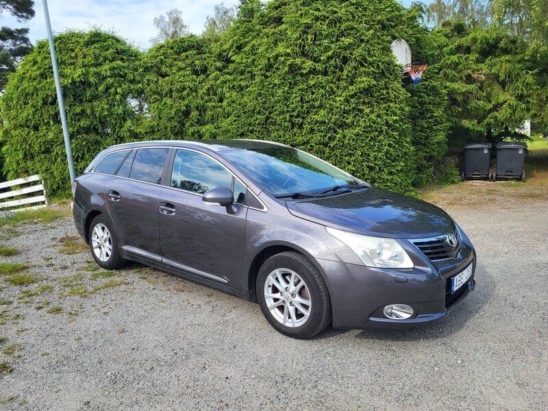 Grå Begagnad 2011 Toyota Avensis Kombi | 58 000 kr (Bra pris) - Bild 1/4