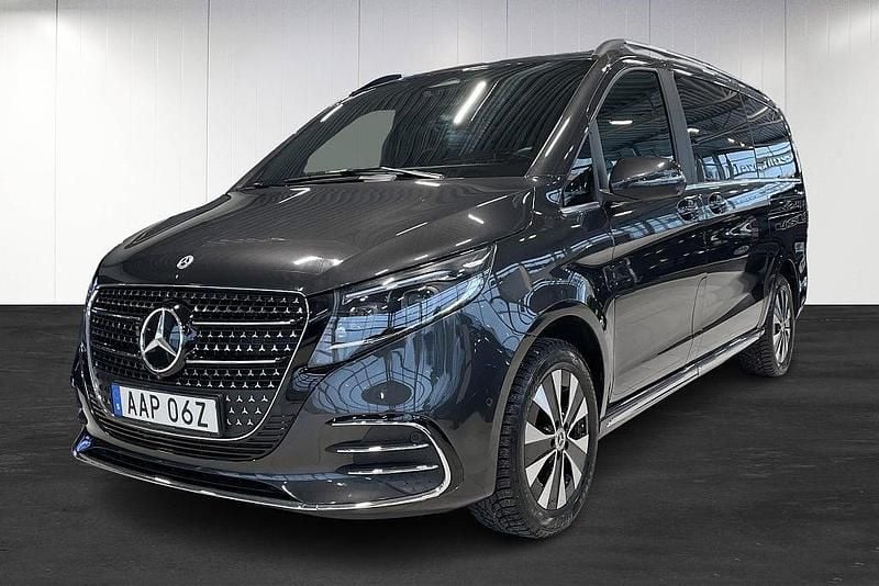 Grå Begagnad 2025 Mercedes V300 Minibuss | 929 000 kr (Dyr) - Bild 1/4